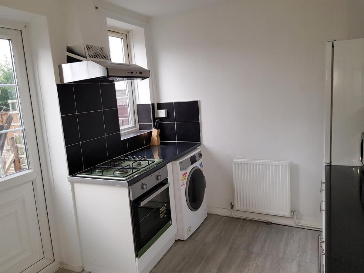 Barnfield Place Edgware ภายนอก รูปภาพ