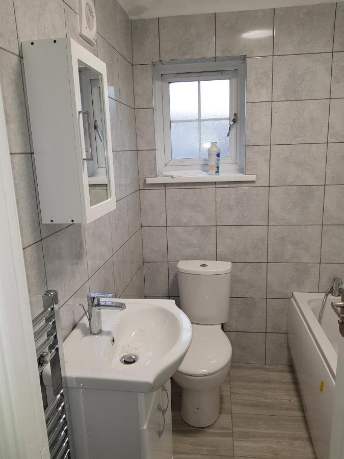 Barnfield Place Edgware ภายนอก รูปภาพ